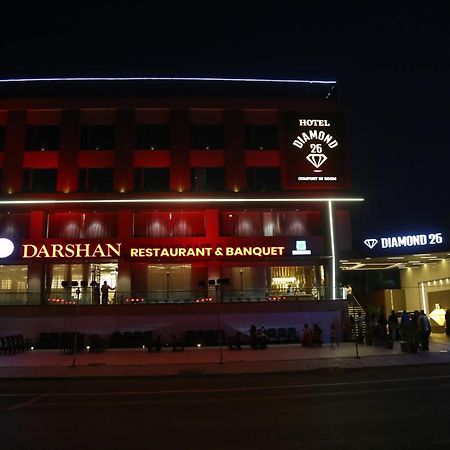 Hotel Diamond 26 Surat Buitenkant foto