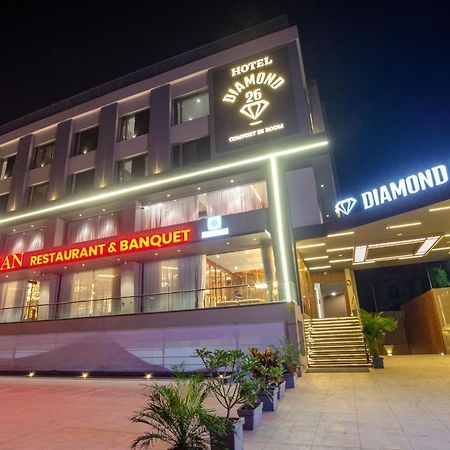 Hotel Diamond 26 Surat Buitenkant foto