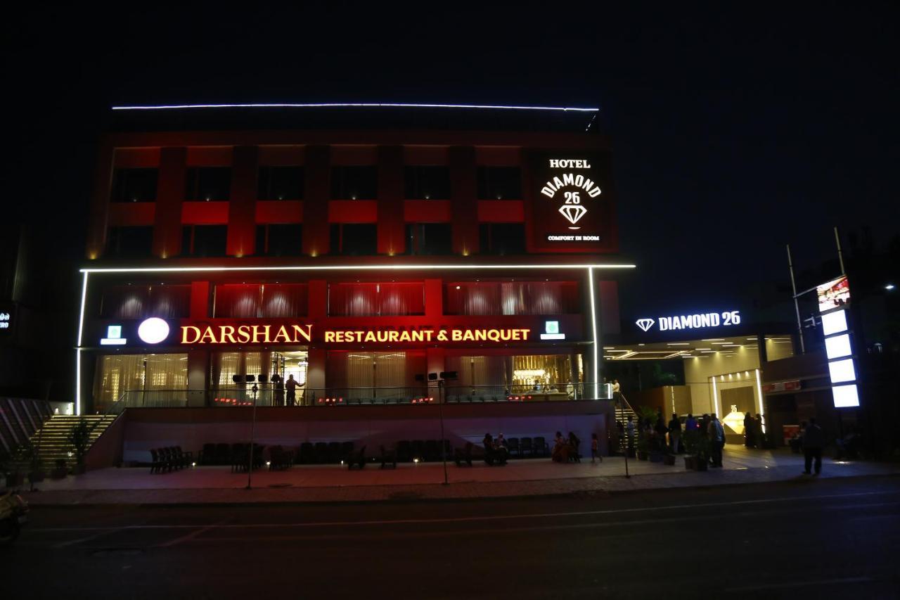 Hotel Diamond 26 Surat Buitenkant foto