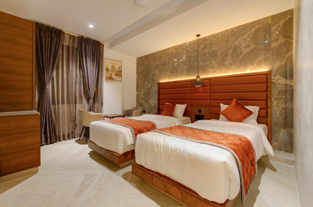 Hotel Diamond 26 Surat Buitenkant foto