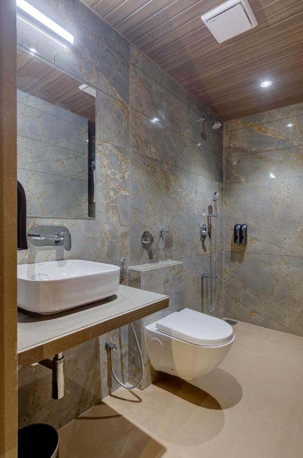 Hotel Diamond 26 Surat Buitenkant foto