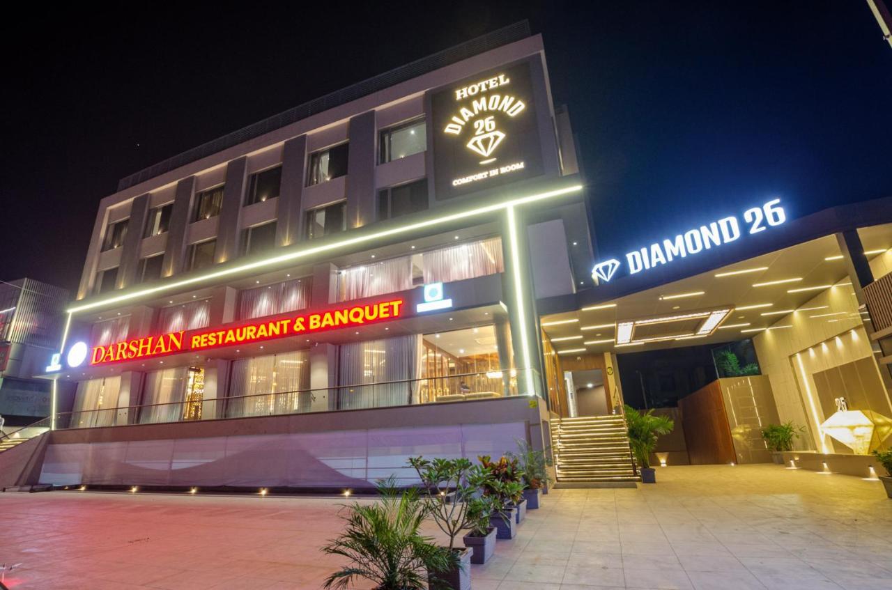 Hotel Diamond 26 Surat Buitenkant foto