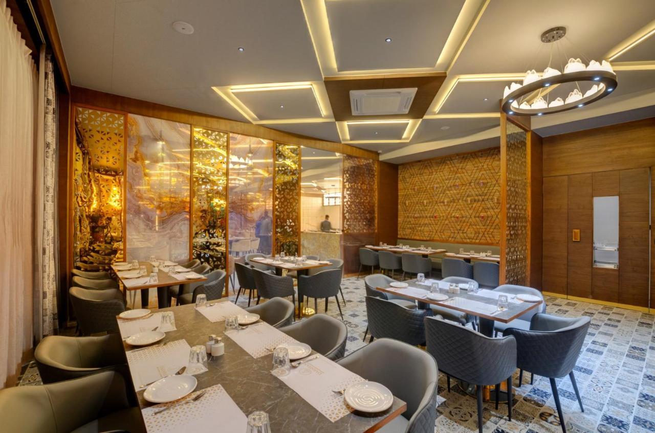 Hotel Diamond 26 Surat Buitenkant foto