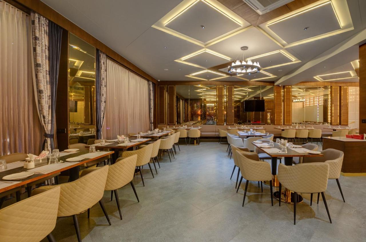 Hotel Diamond 26 Surat Buitenkant foto