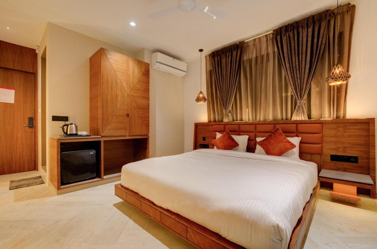Hotel Diamond 26 Surat Buitenkant foto