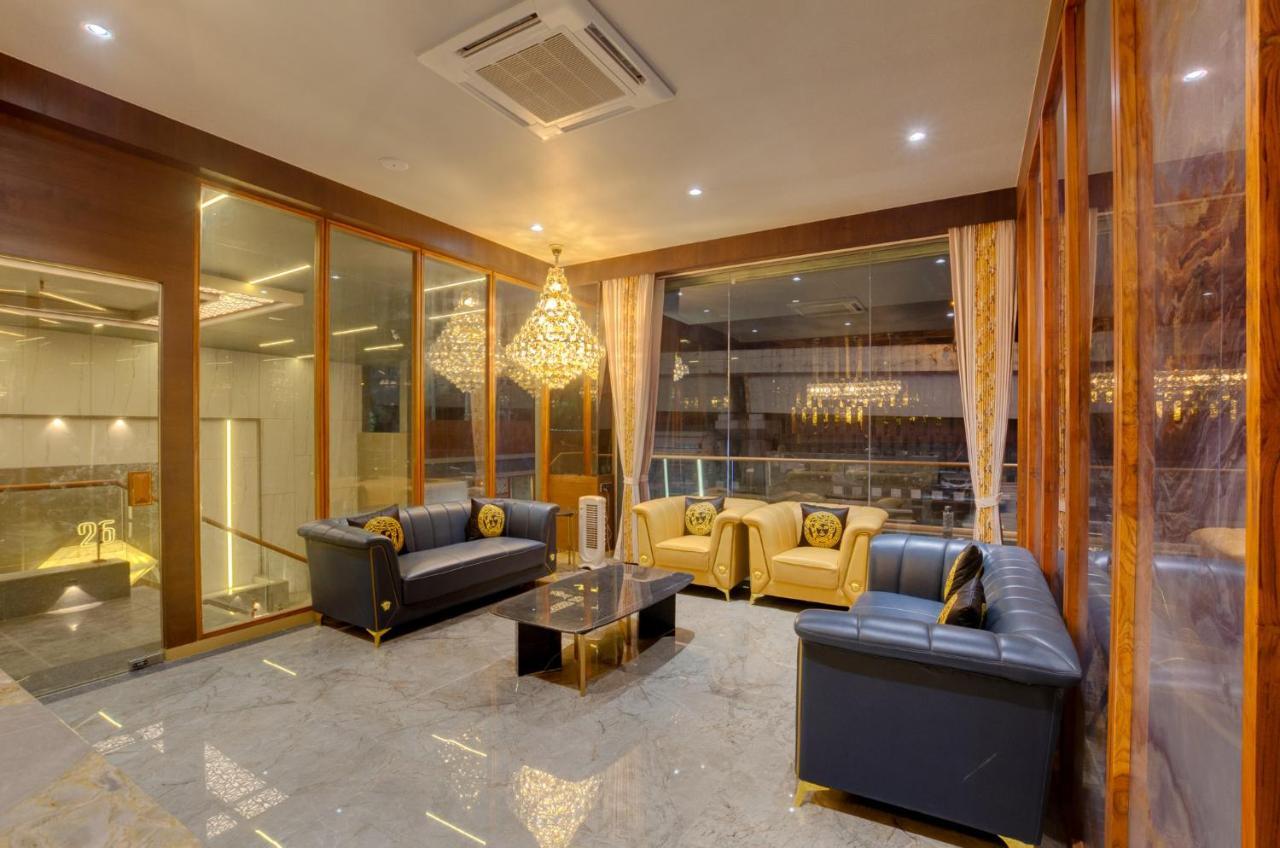 Hotel Diamond 26 Surat Buitenkant foto