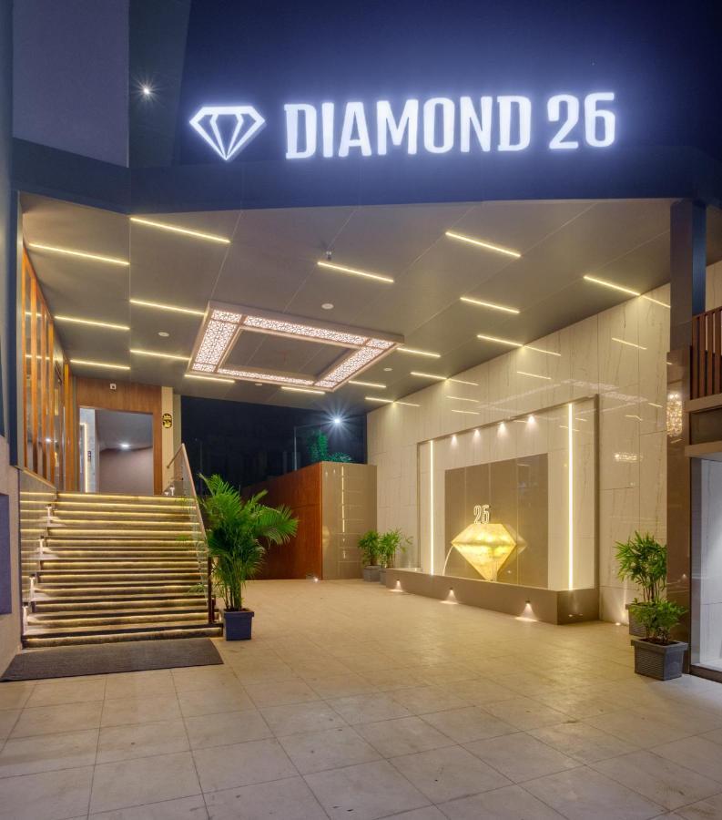 Hotel Diamond 26 Surat Buitenkant foto