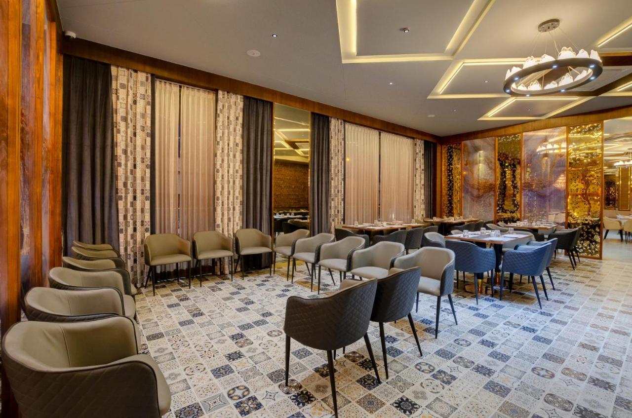 Hotel Diamond 26 Surat Buitenkant foto